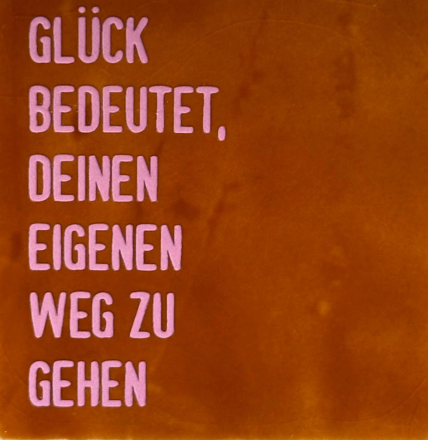 Quote tegeltje 'glück bedeutet...' terra/warmroze