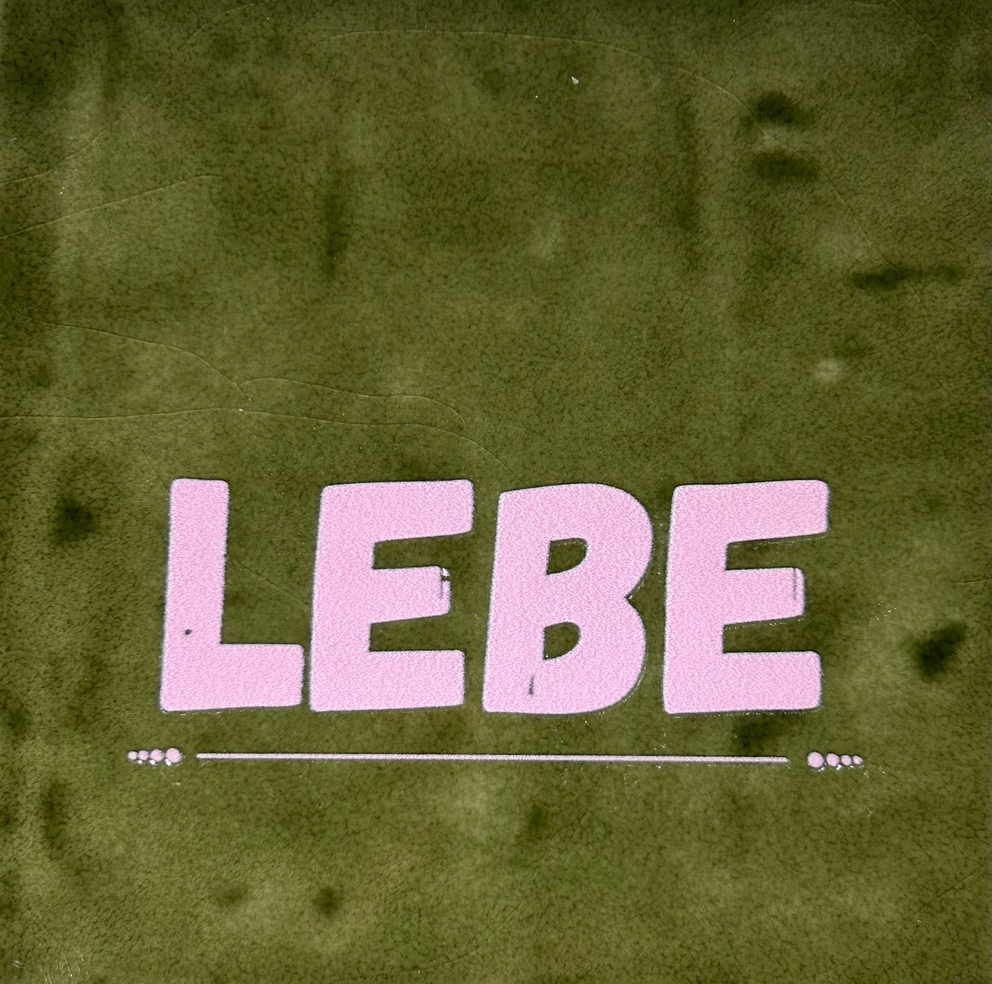 Quote tegeltje 'lebe' (grof) olijf/babyroze