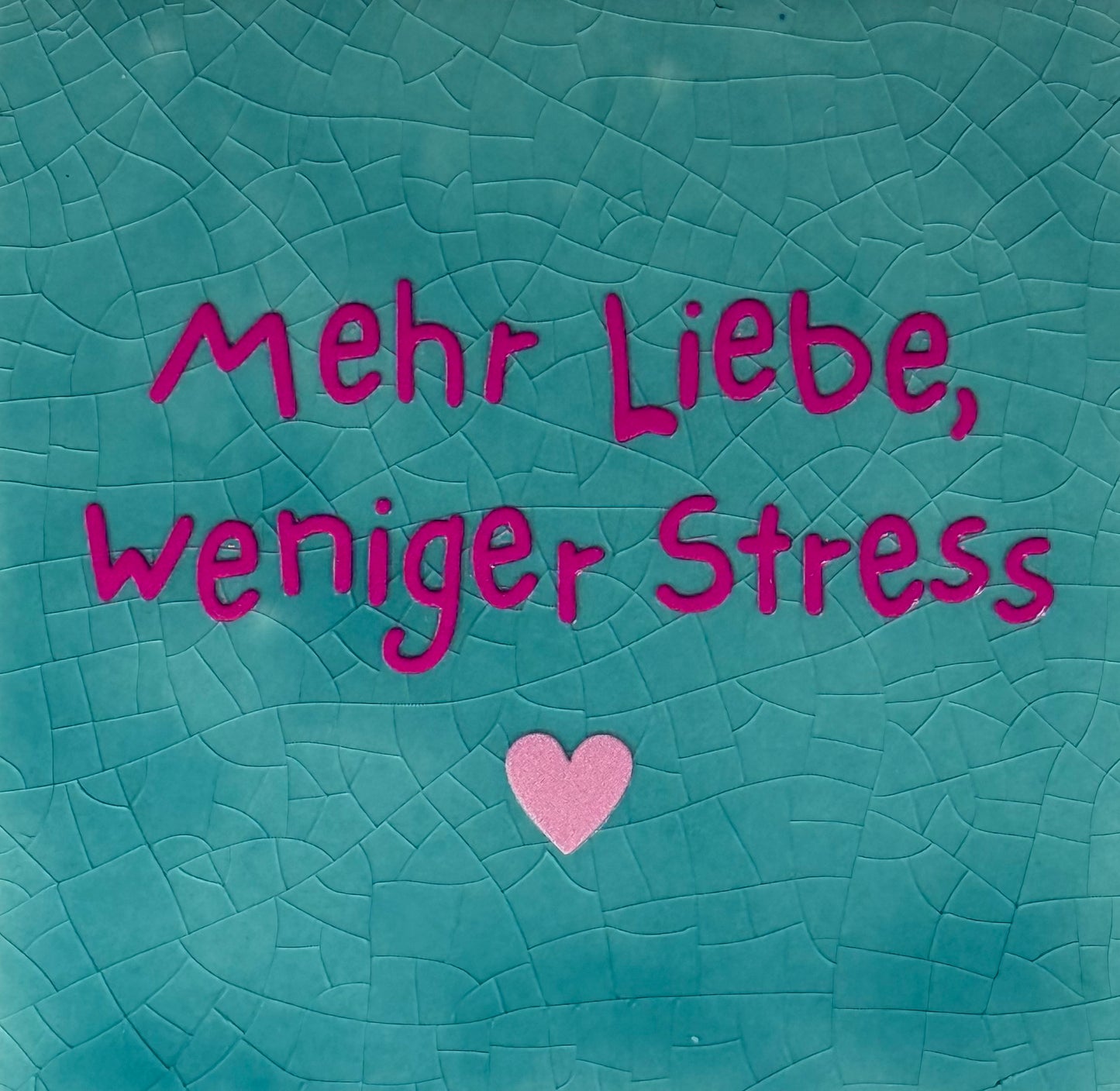 Quote tegeltje 'mehr liebe, weniger stress' groen/knalroze(warmroze)