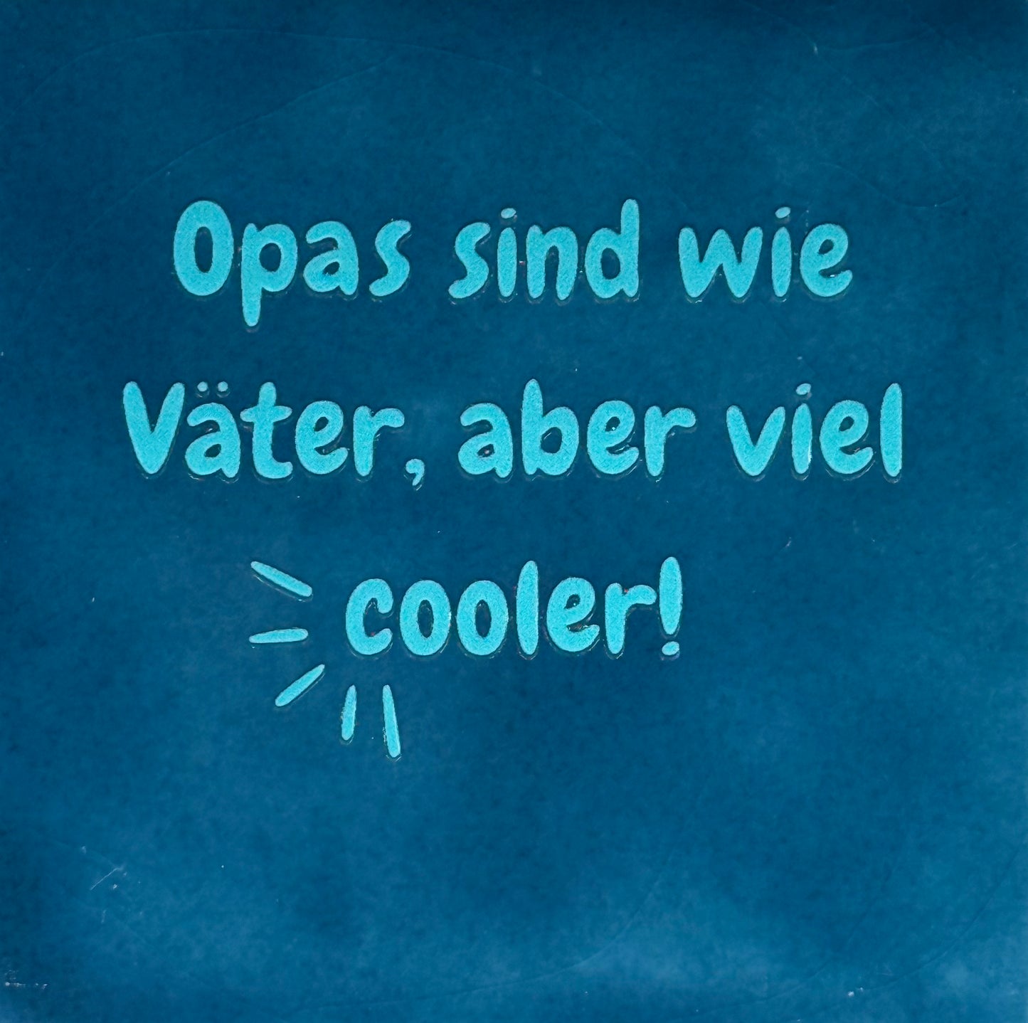 Quote tegeltje 'opas sind wie vater, aber viel cooler' donkerblauw/turqoise