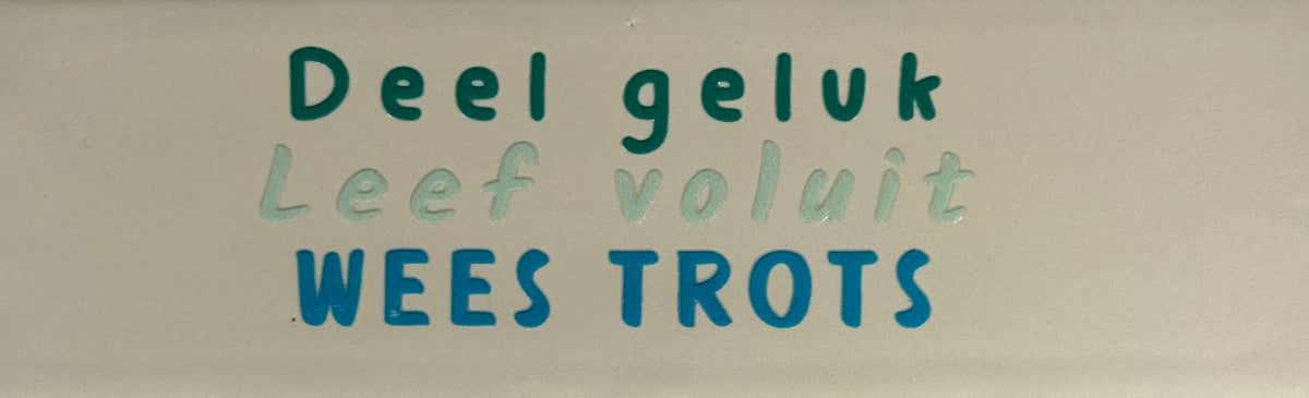 Quote tegeltje DO 'deel geluk leef voluit wees trots' creme/combi 10