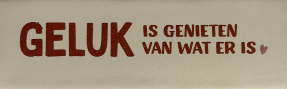 Quote tegeltje DO 'geluk is genieten van wat er is' creme/taupe(nuderoze)