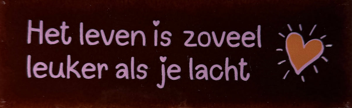 Quote tegeltje DO 'het leven is zoveel leuker als je lacht' kastanje/warmroze(oranje)
