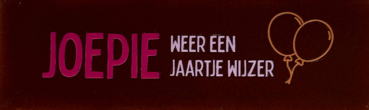 Quote tegeltje DO 'joepie weer een jaartje wijzer' kastanje/fuchsia(babyroze-oranje)