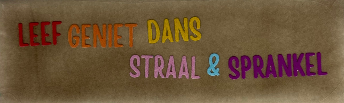 Quote tegeltje DO 'leef geniet dans straal & sprankel' taupe/rood(multi)