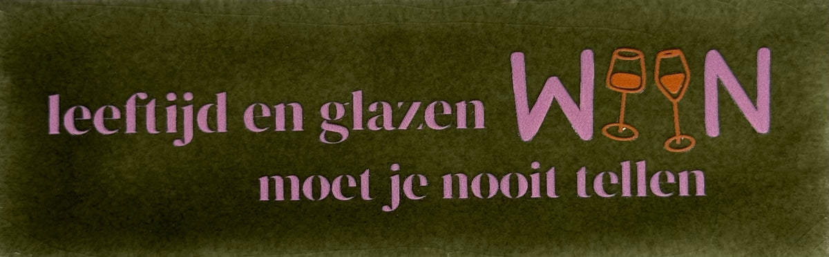 Quote tegeltje DO 'leeftijd en glazen zijn moet je nooit tellen' olijf/warmroze(oranje)