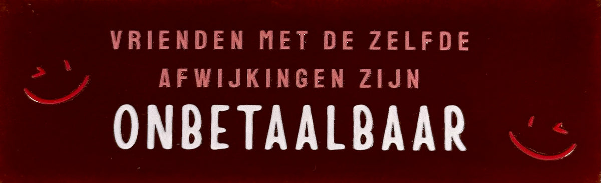 Quote tegeltje DO 'vrienden met dezelfde afwijking zijn onbetaalbaar' kastanje/koraal(zachtroze-rood)