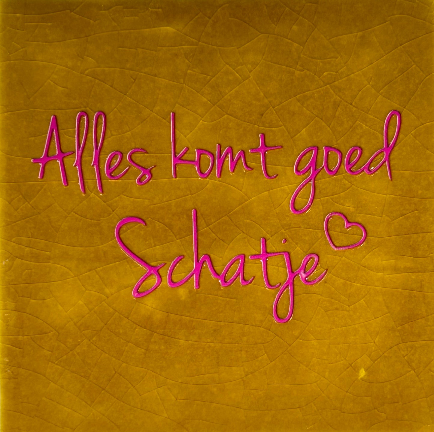 Quote tegeltje 'alles komt goed schatje' oker/roze