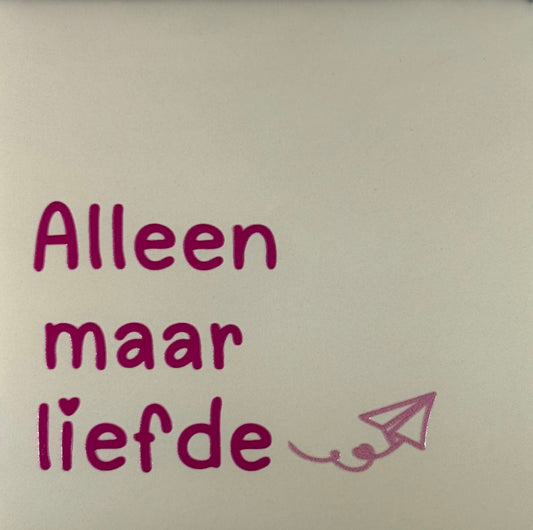 Quote tegeltje 'alleen maar liefde' creme/knalroze (warmroze)