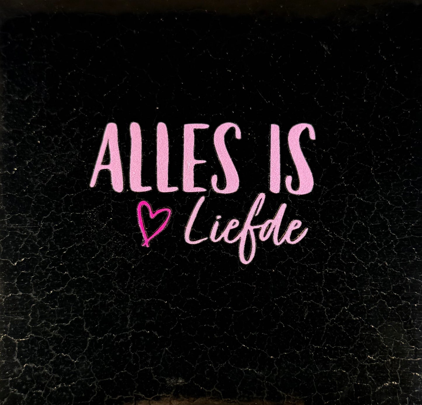 Quote tegeltje 'alles is liefde' goud/warmroze (knalroze)