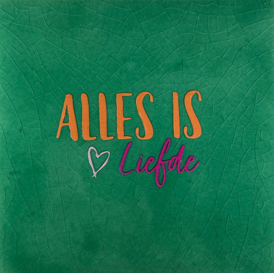 Quote tegeltje 'alles is liefde' hardgroen/oranje (multicolor)