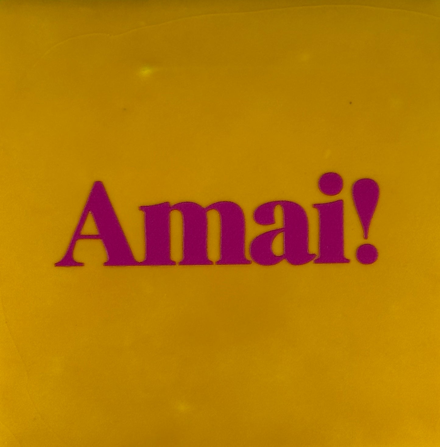 Quote tegeltje 'amai!' geel/knalroze