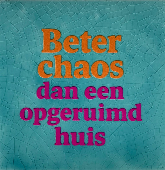 Quote tegeltje 'beter chaos dan een opgeruimd huis' groen/oranje (knalroze)