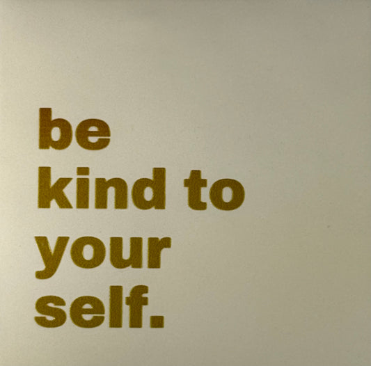 Quote tegeltje 'be kind to yourself' creme/goud