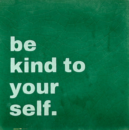 Quote tegeltje 'be kind to yourself' hardgroen/lichtgroen