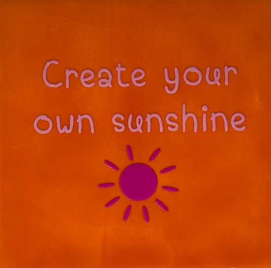 Quote tegeltje 'create your own sunshine' oranje/warmroze (knalroze)