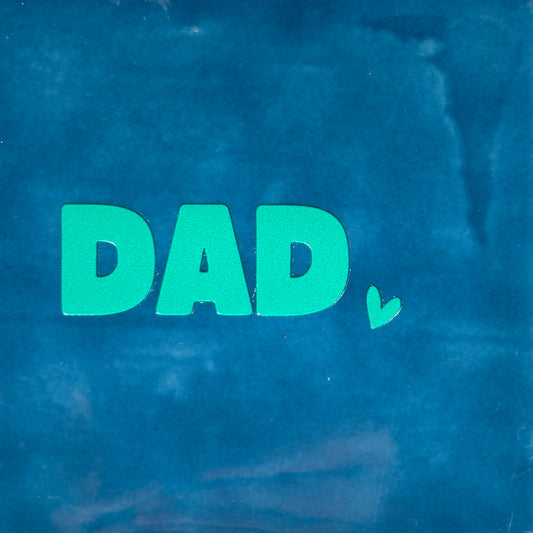 Quote tegeltje 'dad' (grof) donkerblauw/turquoise