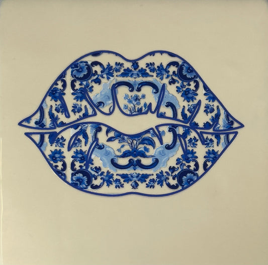 Quote tegeltje 'delftsblauw lippen' creme/blauw