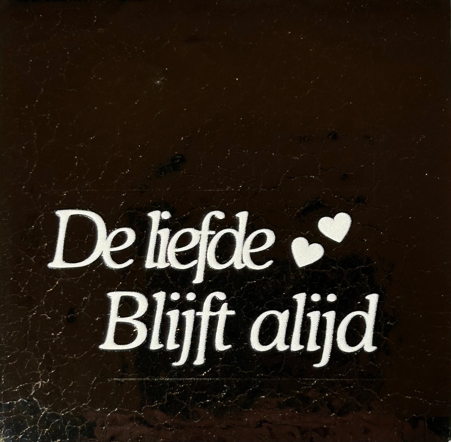 Quote tegeltje 'de liefde blijft altijd' goud/creme