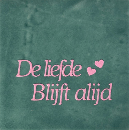 Quote tegeltje 'de liefde blijft altijd' zeegroen/warmroze