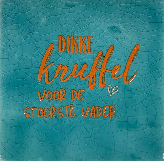 Quote tegeltje 'dikke knuffel voor de stoerste vader' groen/oranje