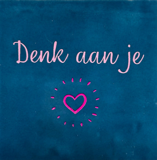 Quote tegeltje 'denk aan je' donkerblauw/warmroze (knalroze)
