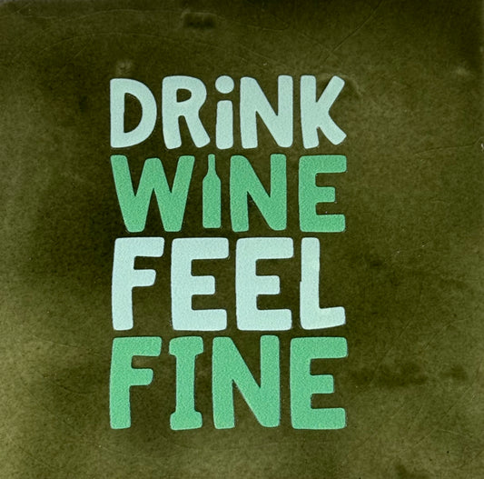 Quote tegeltje 'drink wine feel fine' olijf/lichtgroen(mint)