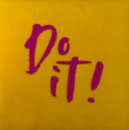 Quote tegeltje 'do it' geel/knalroze