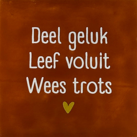 Quote tegeltje 'deel geluk leef voluit wees trots' terra/creme(goud)