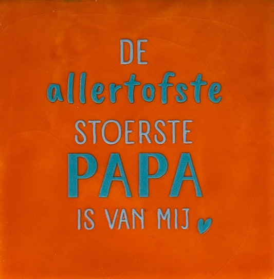 Quote tegeltje 'de allertofste stoerste papa is van mij' oranje/turquoise(warmblauw)