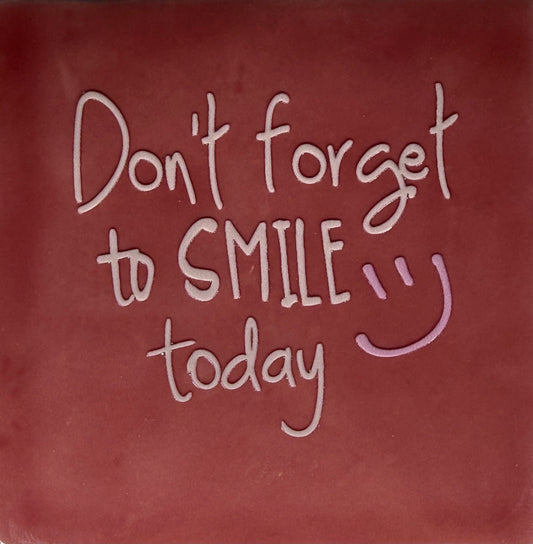 Quote tegeltje 'don't forget to smile' nieuw roze/zachtroze(babyroze)