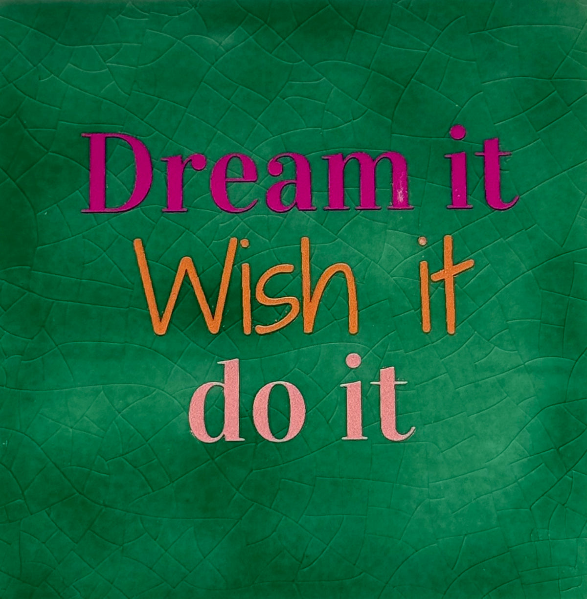 Quote tegeltje 'dream it, wish it, do it' hardgroen/knalroze(oranje-zalm)