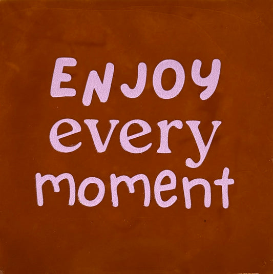 Quote tegeltje 'enjoy every moment' terra/babyroze