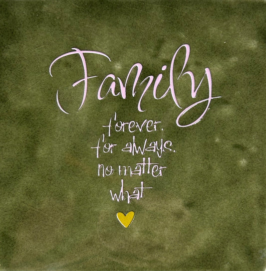Quote tegeltje 'Family forever' (fijn) olijf/babyroze