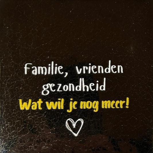 Quote tegeltje 'Familie, vrienden, gezondheid. Wat wil je nog meer' goud/creme
