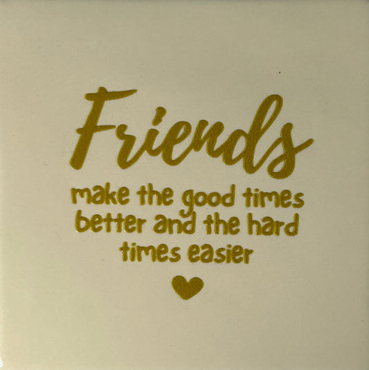 Quote tegeltje 'friends make the good times better...' creme/goud