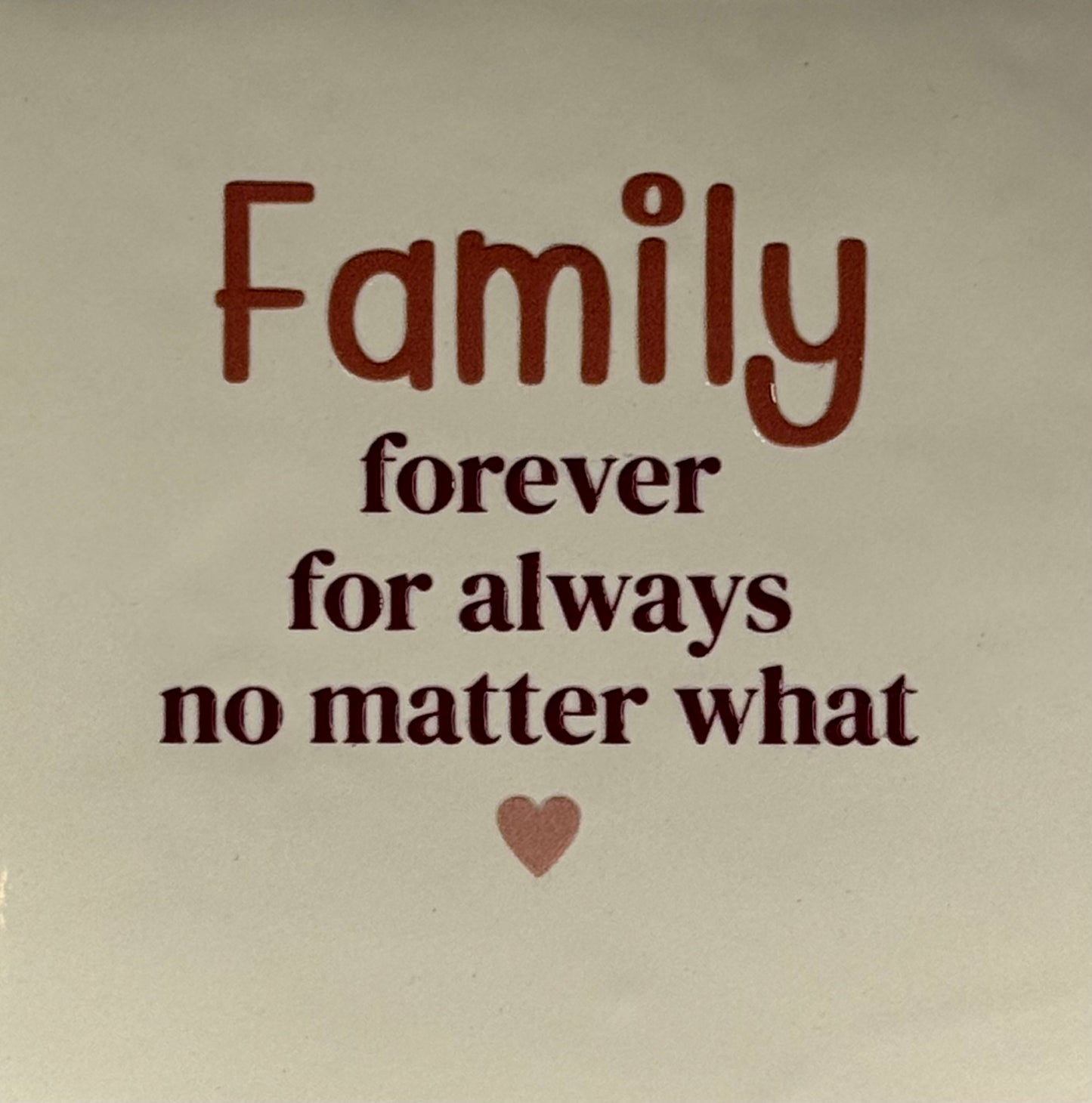 Quote tegeltje 'Family forever for always no matter what' creme/taupe(cherry-nude roze)