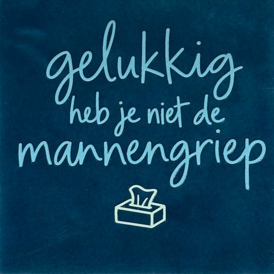 Quote tegeltje 'gelukkig heb je niet de mannengriep' donkerblauw/warmblauw(lichtgroen)