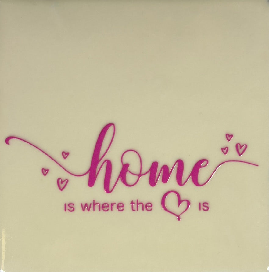 Quote tegeltje 'Home is where the heart is' creme/roze
