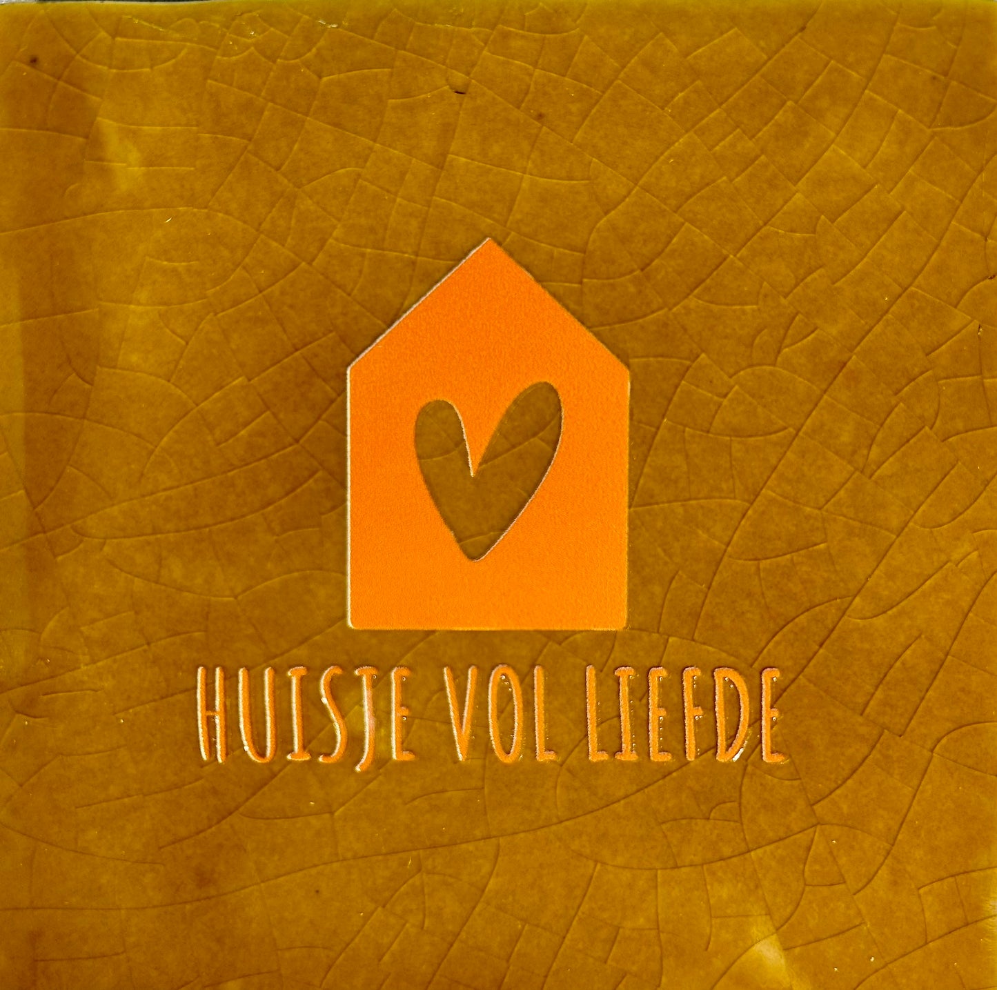 Quote tegeltje 'Huisje vol liefde' oker/oranje