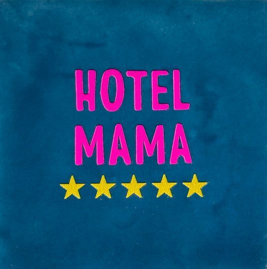 Quote tegeltje 'hotel mama' donkerblauw/roze