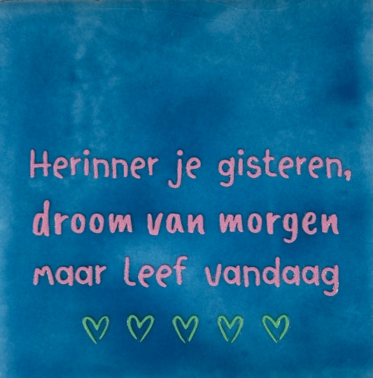Quote tegeltje 'herinner je gisteren...' lichtblauw/warmroze (mint)