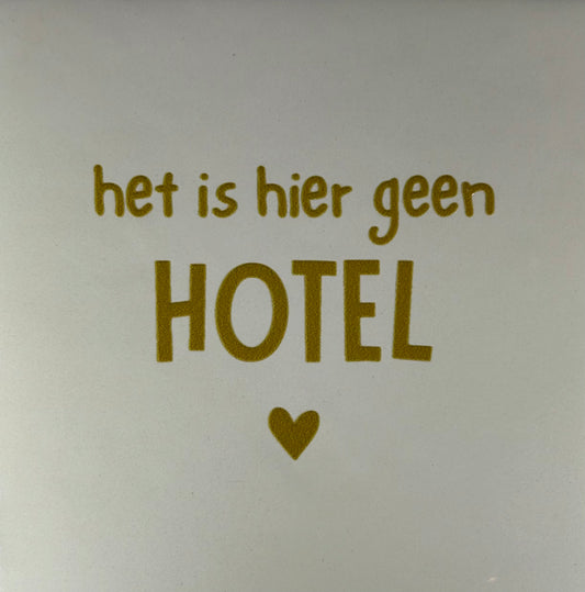 Quote tegeltje 'het is hier geen hotel' creme/goud