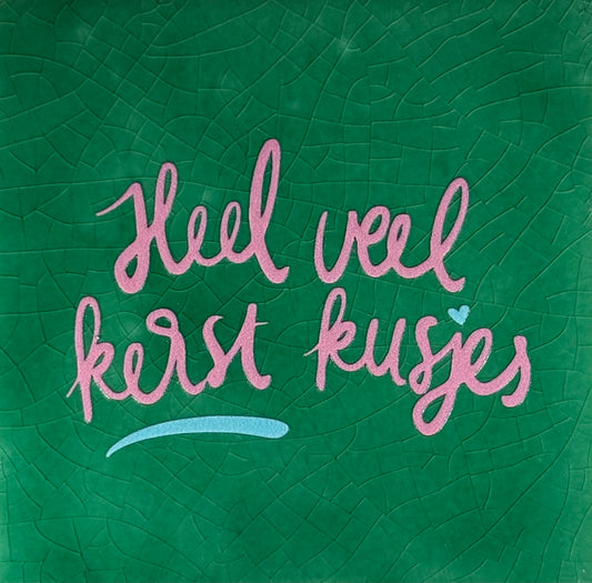 Quote tegeltje 'heel veel kerstkusjes' hardgroen/warmroze(warmblauw)