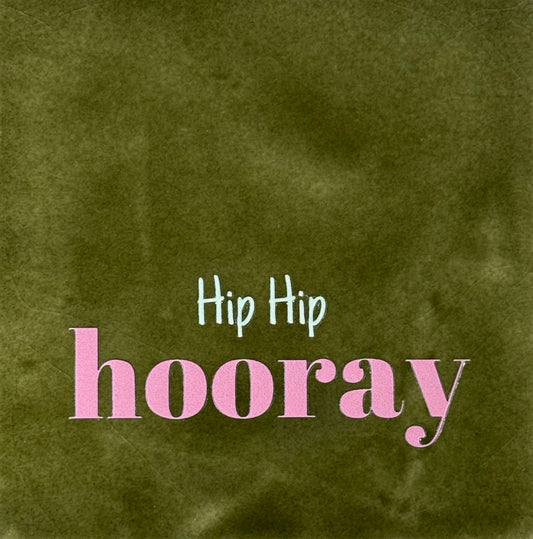 Quote tegeltje 'hip hip hooray' olijf/warmroze(lichtgroen)