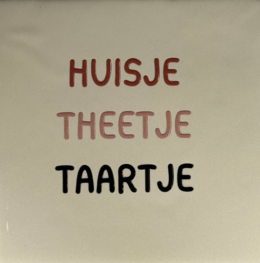 Quote tegeltje 'Huisje theetje taartje' creme/taupe (nude roze-zwart)