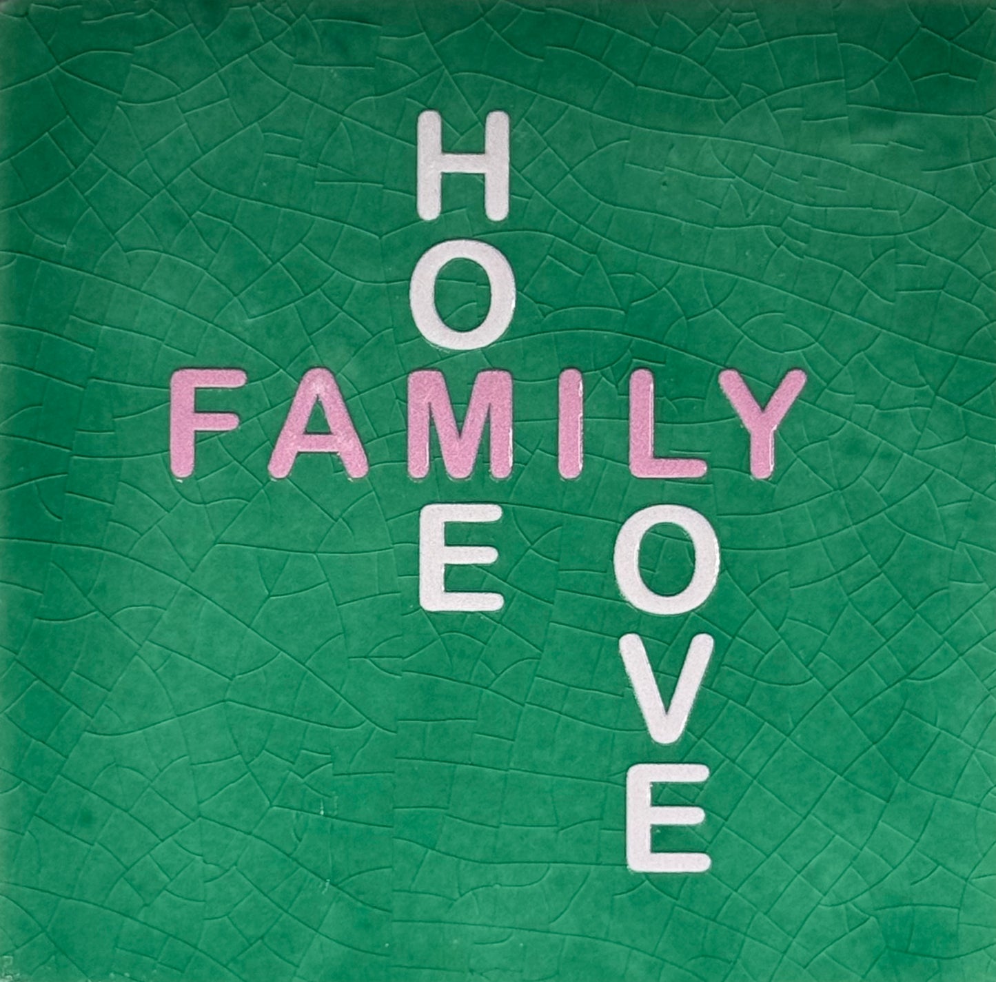Quote tegeltje 'Home family love' nieuw hardgroen/warmroze(babyroze)