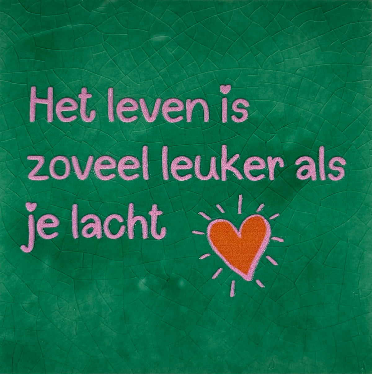 Quote tegeltje 'het leven is zoveel leuker als je lacht' hardgroen/warmroze(oranje)