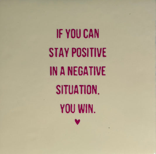 Quote tegeltje 'if you can stay positive..' creme/roze