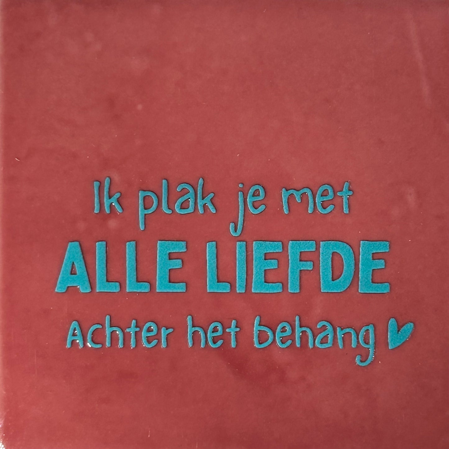 Quote tegeltje 'ik plak je met alle liefde achter het behang' roze/turquoise